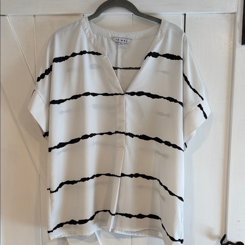Tribal: roomy white & Black Striped, short sleeve, V-neck Blouse size L